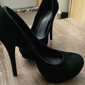 Black Closed Toe Stilettos Size 6